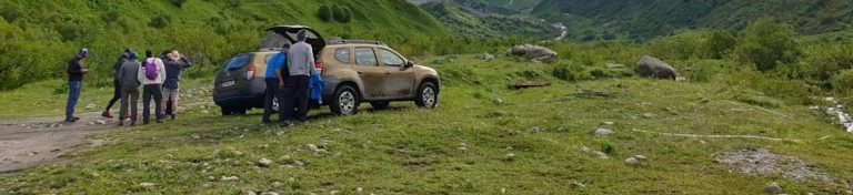 Kazbegi Mountain, Renault Dusters