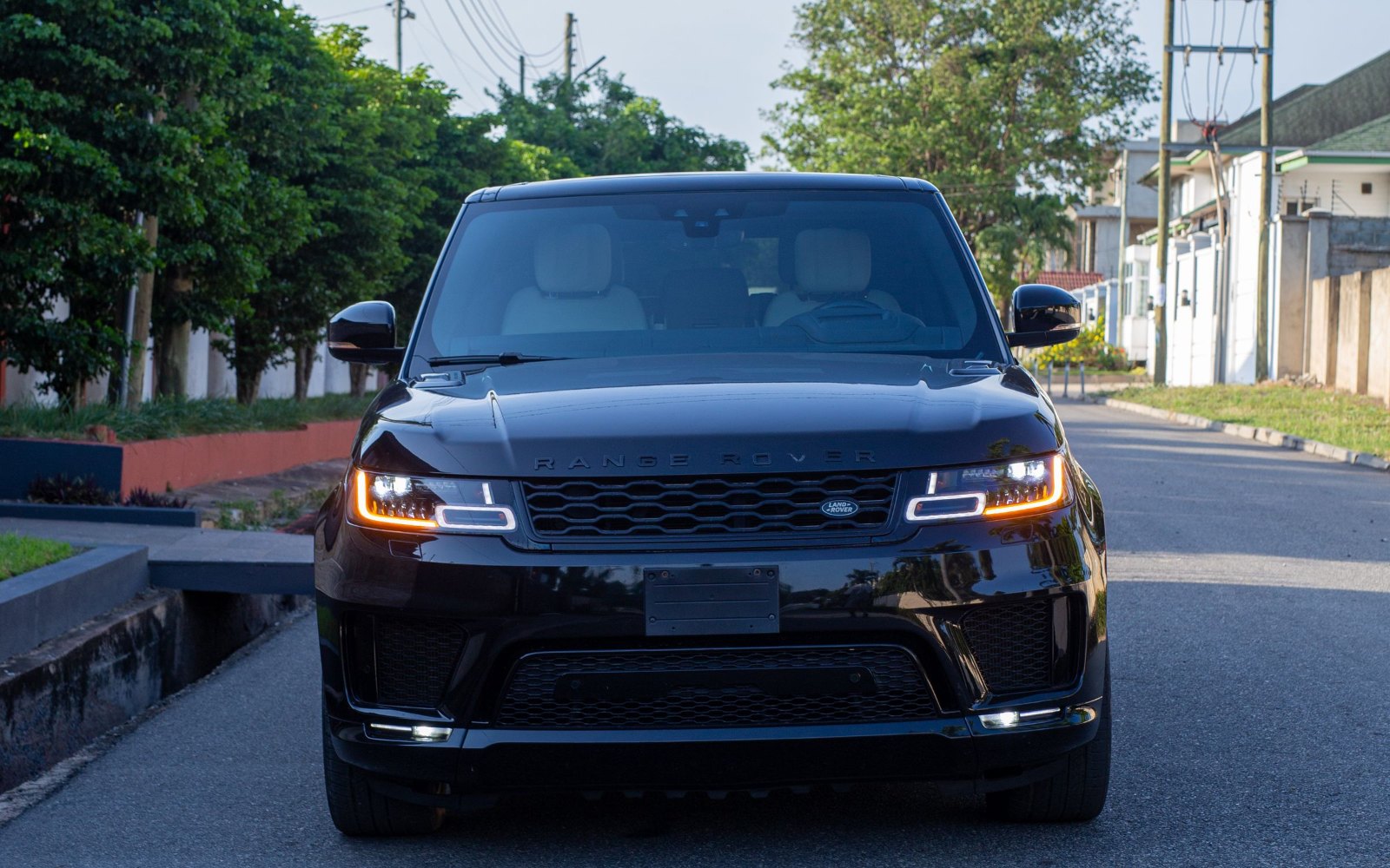 Range Rover Sport rental in Georgia: black Range Rover Sport, real car photo